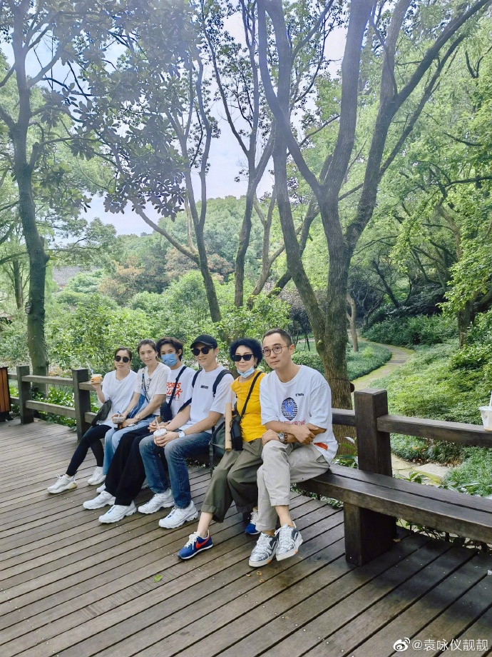 袁咏仪|15岁儿子争议言论发酵，靓靓连夜亲上火线道歉：这是“父母之过”