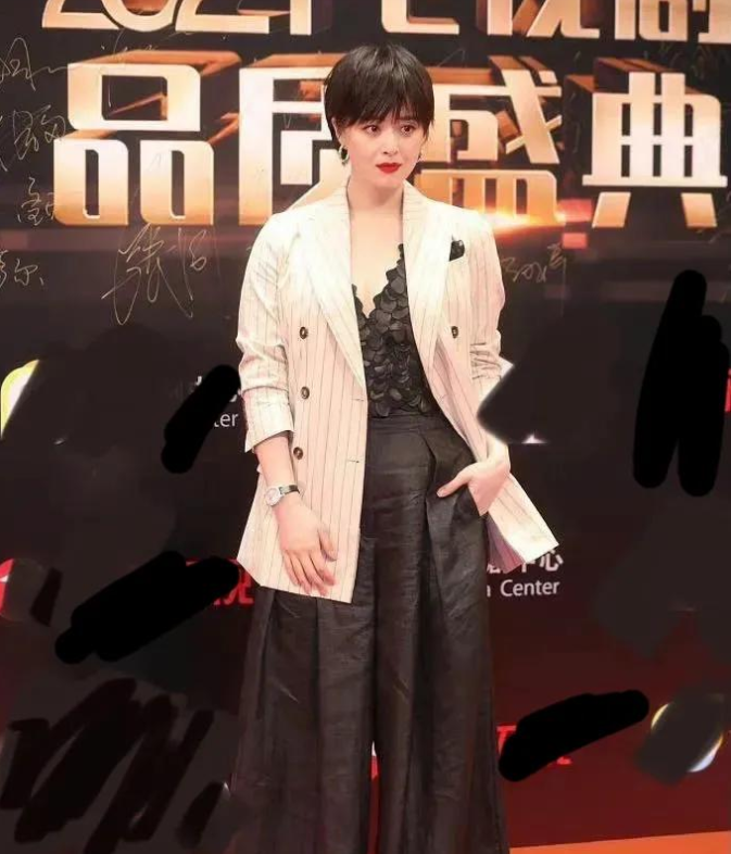 蒋欣|6个被身材拖累的红毯女星：蒋欣骨架大，沈月五五分，马思纯壮实