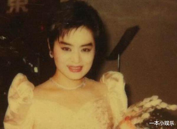 毛阿敏|打败韦唯毛阿敏，却被亲弟弟砸至脑震荡，一代歌后沦落到保姆谋生