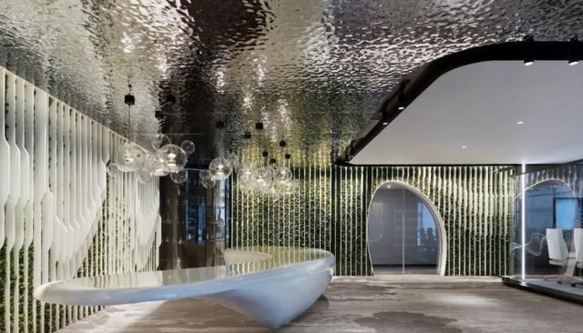 区彭丹 南京将添新的商场，超级体量的城市综合体，星巴克已开业