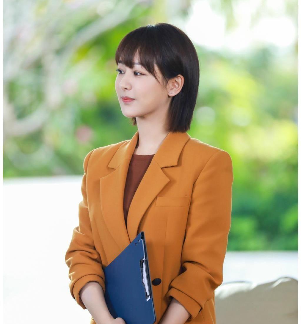 杨紫|新生代偶像剧女王杨紫，转型成功与否？网友：已经一把年纪了