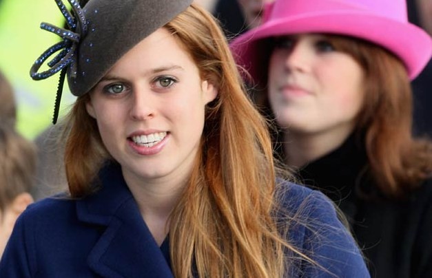 日本|71岁查尔斯访问印度，脱下鞋袜双脚肿得像馒头，为何他手脚都红肿