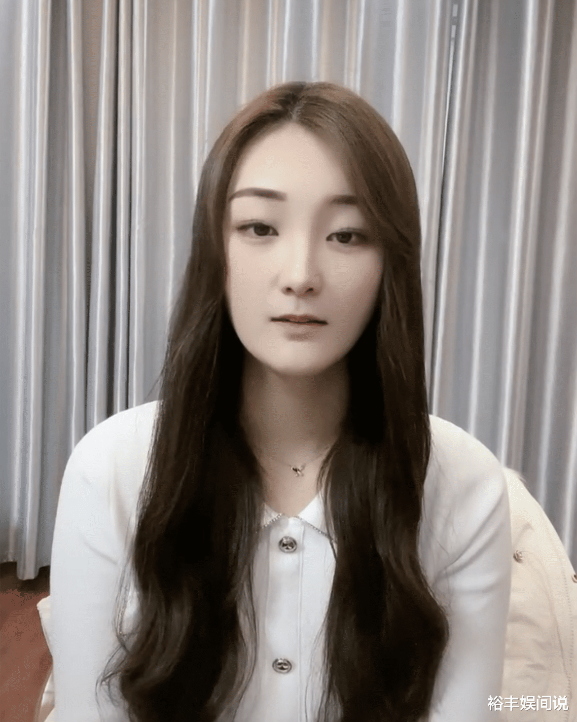 佟丽娅|陈亚男再次发文，官宣正能量，承诺将两年带货的个人所得做公益