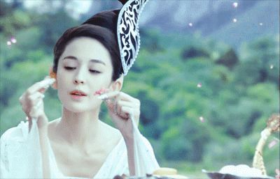 古力娜扎|她曾拒绝周星驰的邀请，却选择了胡歌，但没想到“唐人”无力捧她