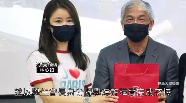 时尚风行派|45岁林心如风光回校！站C位素颜合影美成校花，霍建华秒变小跟班