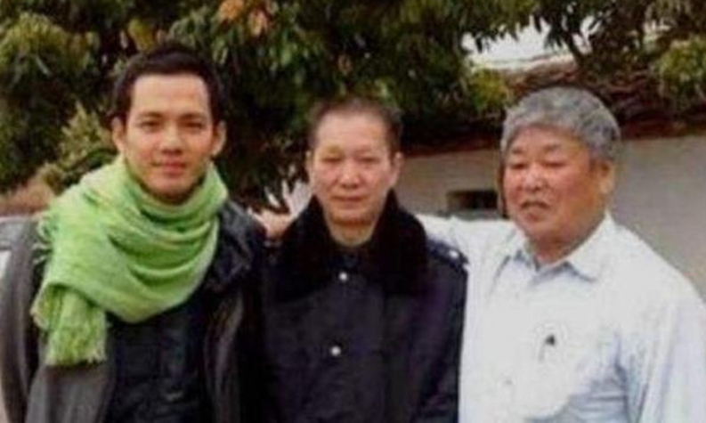 克莱恩|明星回村前vs回村后，赵丽颖干农活满身泥，有人像领导在视察！