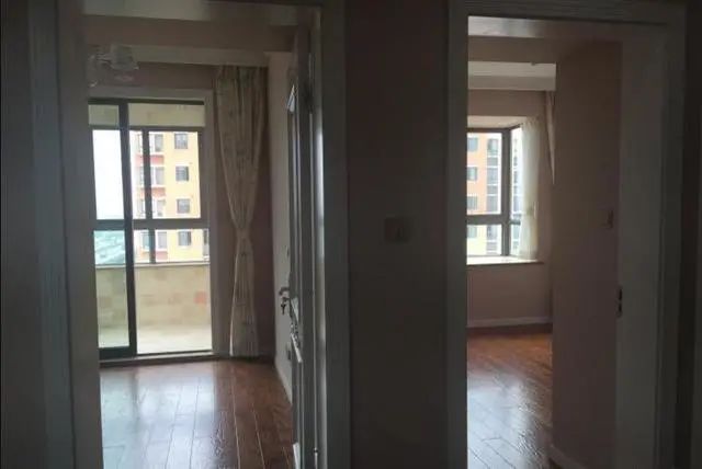 6万块把硬装装好,看着满屋子的柜子,非常漂亮喜欢