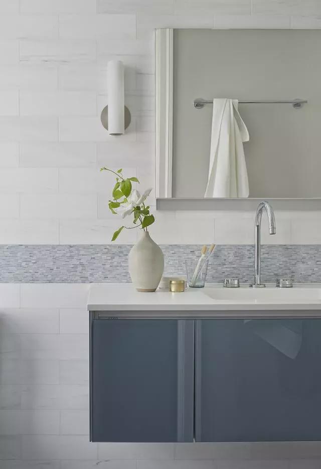 小姐姐|90后小姐姐住155平,客厅背景墙改成书架装到顶,收纳1㎡也不浪费