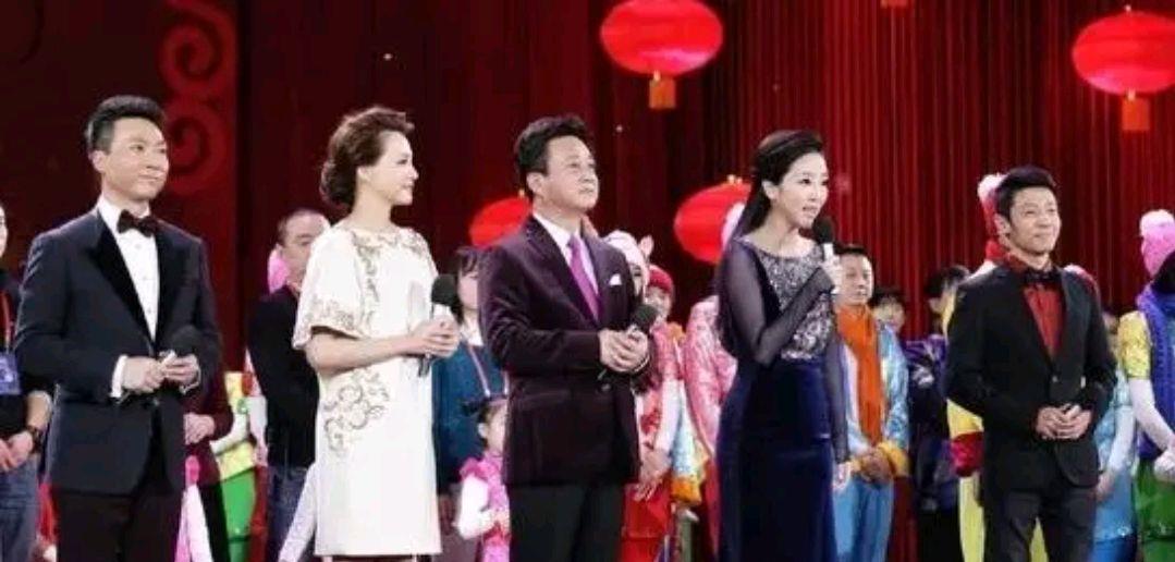 Angelababy|央视2022年春晚筹备中，主持阵容依然保密，网友希望他俩能够回归