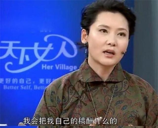 何赛飞|何赛飞见老师全家福第一眼，就预感要成她家媳妇，虽不知会嫁哪个