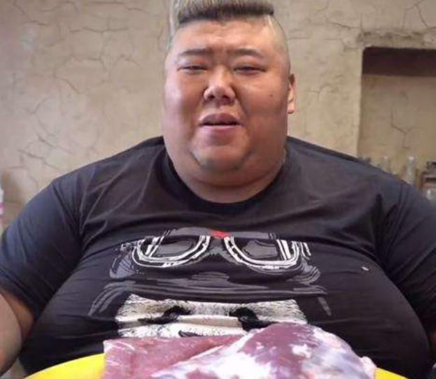 胖猴仔体重创新高，300公斤秤不够用？去减肥被老板特殊对待