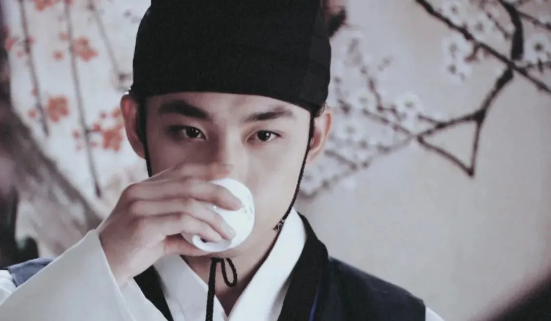 河智苑|突发抑郁，画风诡异，又来一个崔雪莉？