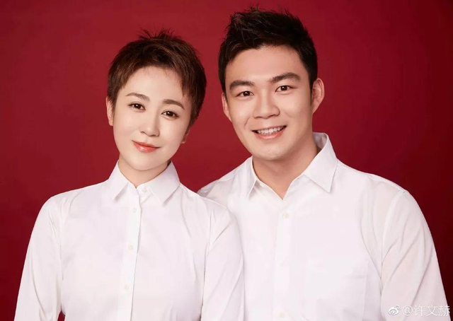 马丽|马丽首晒母子合照，哄1岁儿子玩飞机好温馨，小11岁老公疑亲掌镜