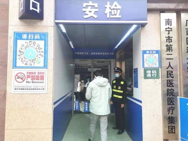 纵相新闻 伤医致死事件再现，首设安检门的南宁医院这一年效果如何？