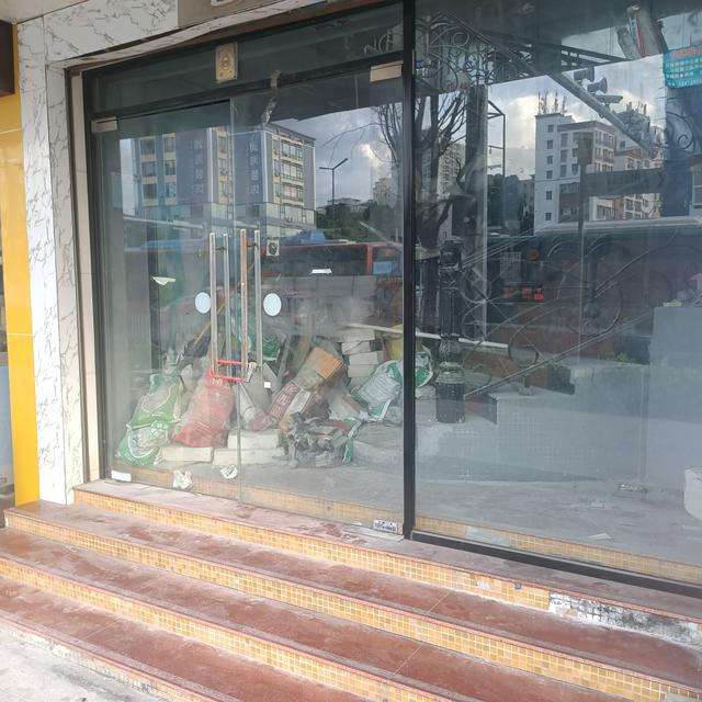 深圳市|深圳这个破店铺要转让费21万，喝茶费6万，租金每个月4800