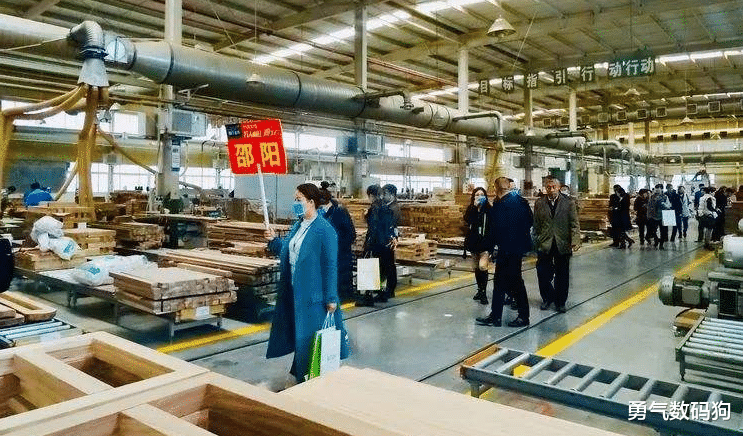 职场故事|为什么国内制造工厂招不到人，外企工厂门前应聘者却排起了长队？