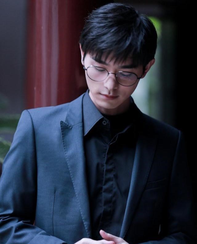 鞠婧祎|《一生一世》周文川身世成谜？跟哥哥争夺家产，原因却早有伏笔！