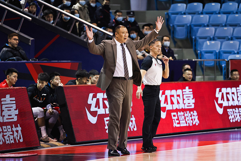 廣東男籃|黑馬殺手褪色！“雙姜”轟41+6+9成輸球遮羞布，王晗直接怒批一人