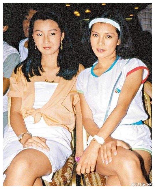 尚不红萌小舒 时尚就是一个圈,翁美玲的造型告诉我们“再过30年,也不如她潮”