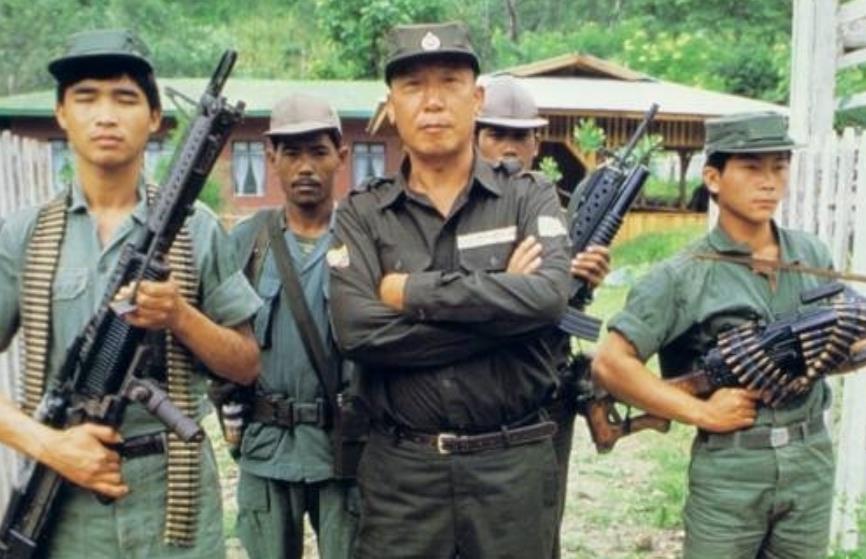 输女 真实的坤沙是什么样的？温文尔雅气度不凡，被捕后却无人敢处决