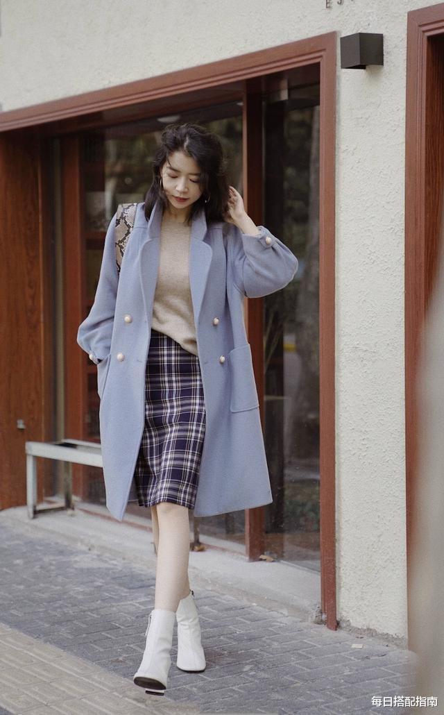 每日搭配指南 今年火了一条裙子，叫“毛呢半身裙”，时髦又保暖，照着穿太好看