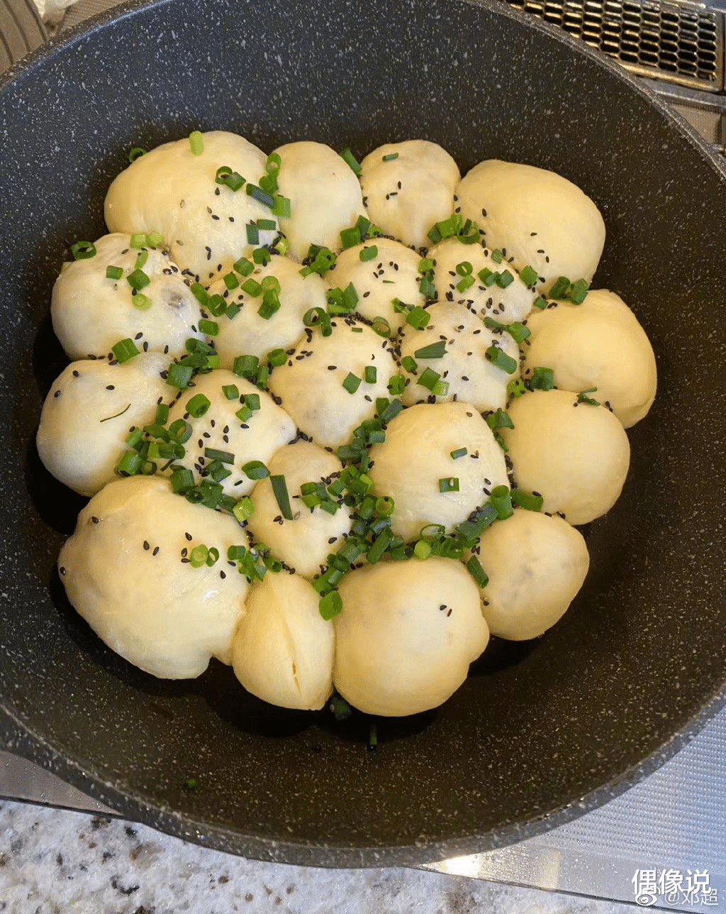 邓超|孙俪晒邓超做的biangbiang面，直夸不难吃！但缺少一道工序