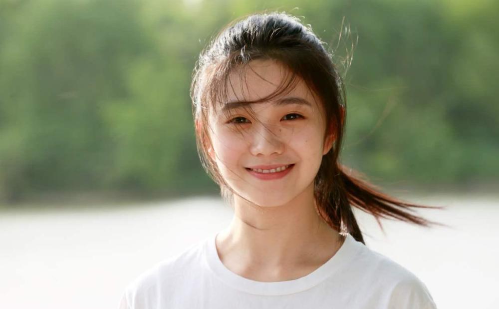 朱亚文|朱亚文上热搜，环抱刘浩存引争议，网友：爱妻人设翻车了