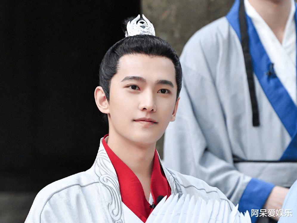 |杨洋和范丞丞装了一整期的“白痴美人”，结果是在扮猪吃老虎