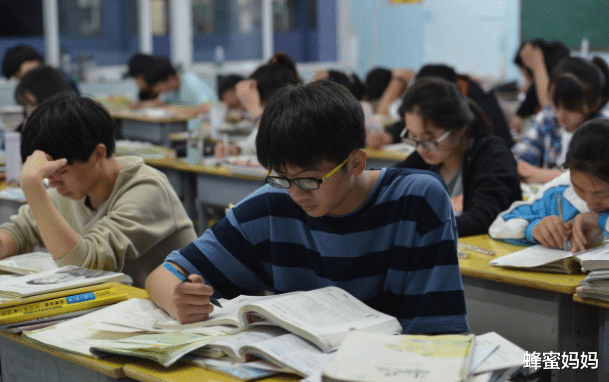考试|学生高考686分全校第一，家长自曝补课费花了10万，成为他人的笑柄