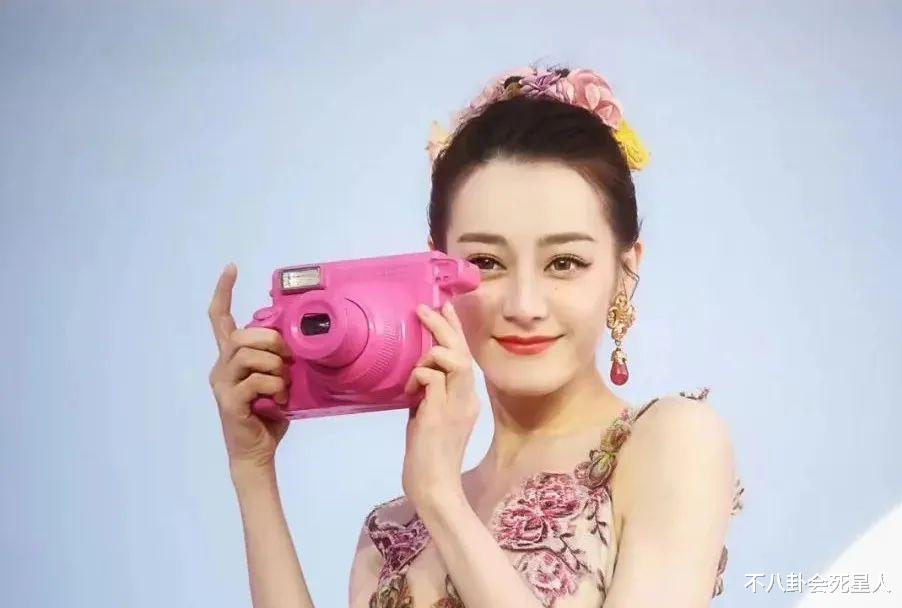 陈伟霆|女明星造型比美：黄圣依上下失守，唐嫣挑染辣眼，关晓彤开窍了