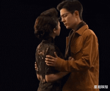 话剧|肖战首演话剧演技被赞！和胡歌版评分差距却很大，还跟许晴借位拍吻戏