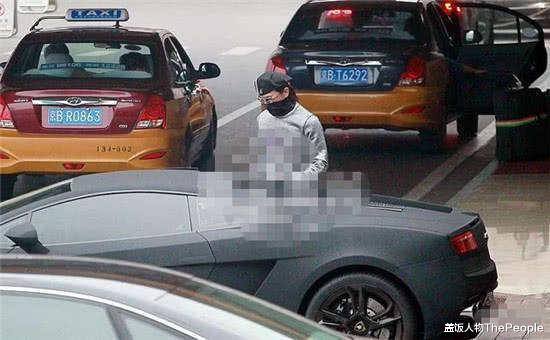 李咏|李咏妻女开豪车住豪宅、生活太奢侈?他给女儿留下的可不止2个亿