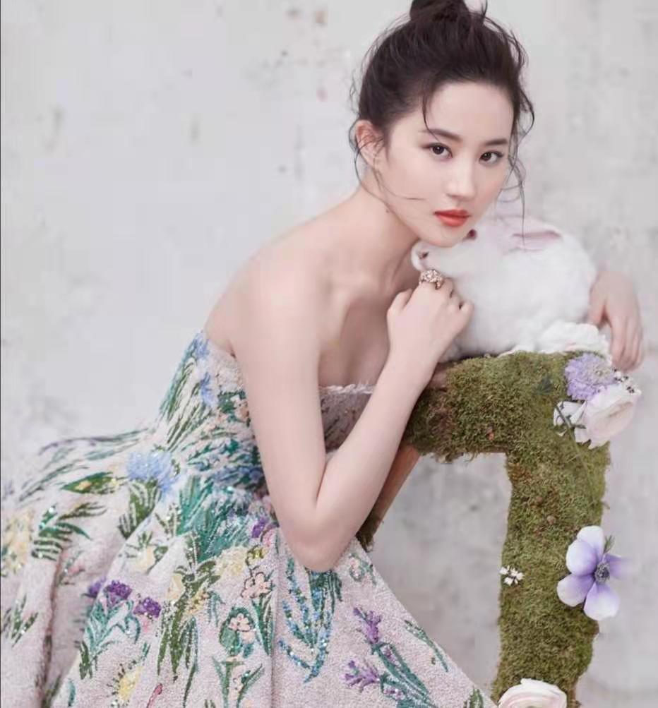 肖战|刘亦菲九月新杂志公开，造型清冷飒酷，神秘摩登女郎！