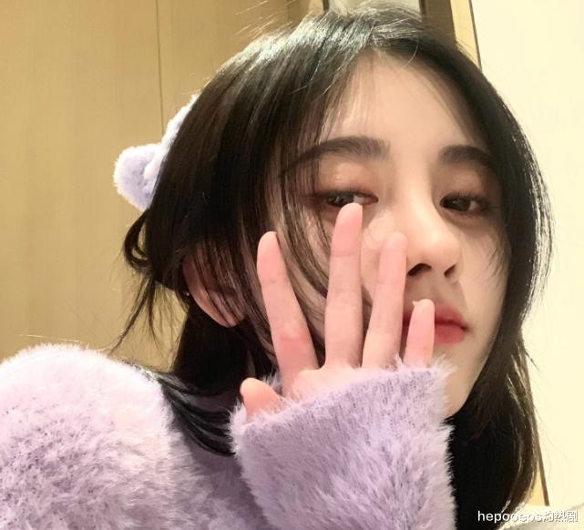 鞠婧祎|鞠婧祎为凹“直角肩”用力过猛，肩膀骨头突出明显，四千年美女秒变金刚芭比？