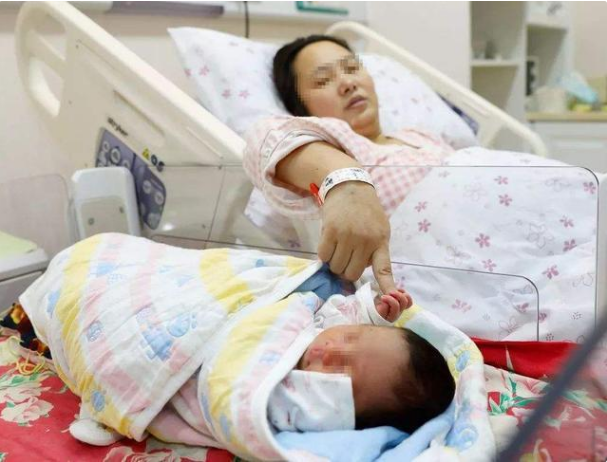 Ainee妈咪|新生儿出生后，妈妈注意别瞎勤快，在3件事上能偷懒就偷懒