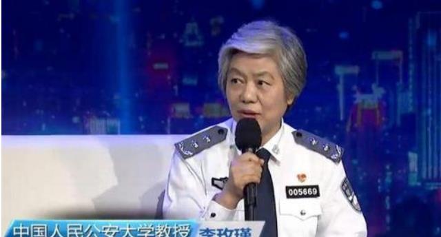 小雪妈妈育儿|李玫瑾教授表示：娃有这些行为要下狠手打，越大越管不了