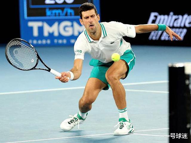 德约科维奇|梅德韦杰夫20连胜被终结+怒摔球拍！德约摘下第18座大满贯，恭喜