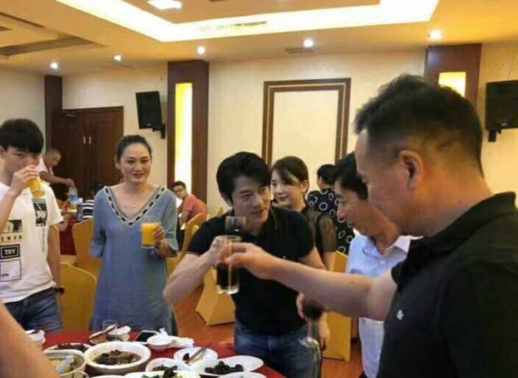 方媛|小娇妻出轨郭富城愤怒离婚？方媛穿紧身衣讨好丈夫，两人亲密秀恩爱破婚变传闻