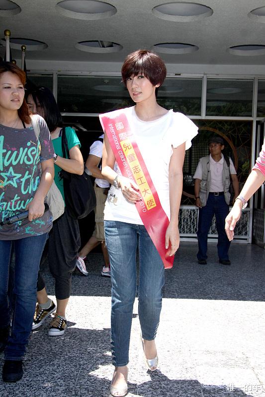 作文|玩够：陈亚男，真的很好奇，你不停的出小作文，你为啥就不能退网呢？