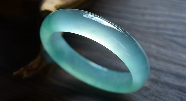 翡翠|缅甸公盘为何能够成为「亿元翡翠标王」的孵化器?就凭是东道主?