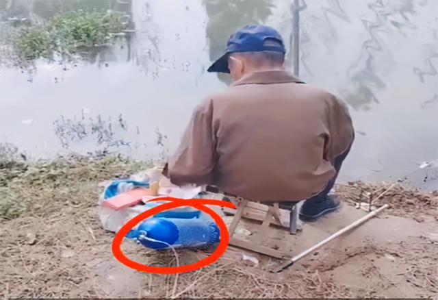 |感人！大爷背着氧气瓶坚持钓鱼，就让垂钓伴我余生吧！