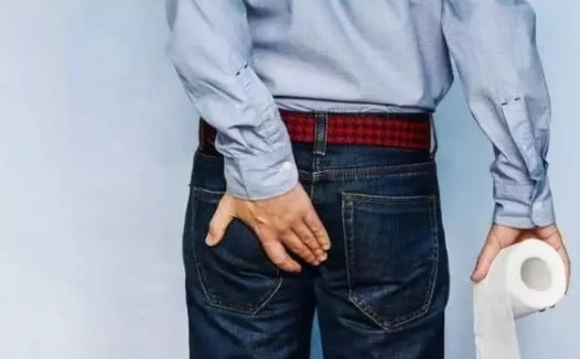 记得关掉手机 老中医推荐温水坐浴加药物治疗便血肉球两步法!适合89%以上痔疮患者!