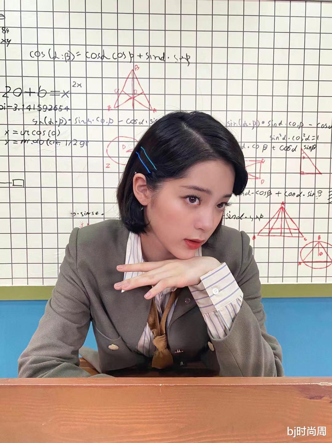 bj时尚周|学院风穿搭学欧阳娜娜穿，时髦又经典，比18岁少女还好看