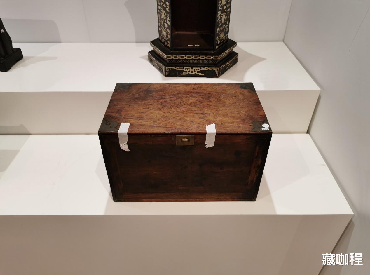 |铜包角、全隐燕尾榫，极简黄花梨插门式药箱