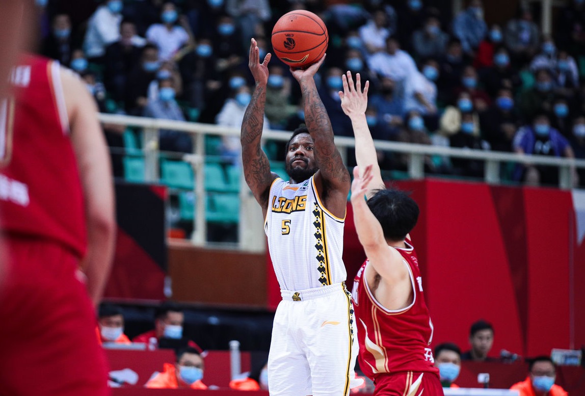 湖人队|就要打辽宁？CBA最大黑马战略性输球，广东或成最大赢家！