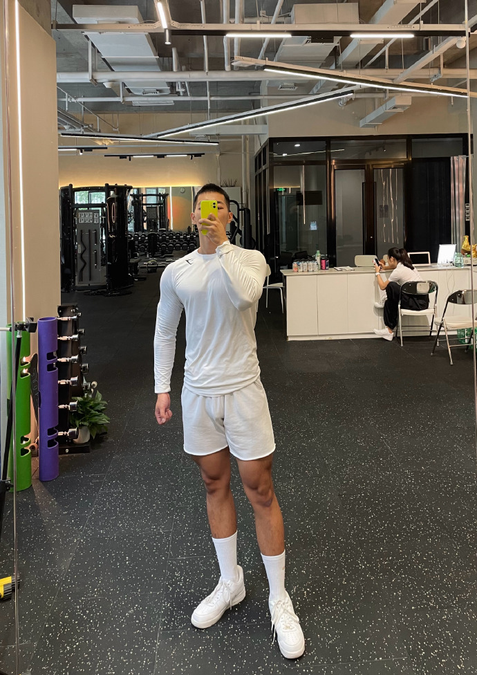 健身圈一哥|190cm西安小哥，喜欢篮球热爱健身，一身腱子肉棒棒哒！