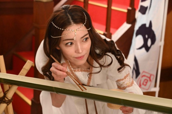 假面骑士圣刃|假面骑士圣刃41话追加：浴装芽衣颜艺十足，流苏终于和托马相遇了