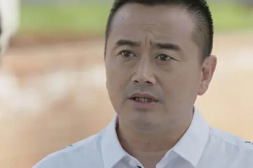 |两次开颅后的江，不认识人，不会说一句完整的话，居然来上班了