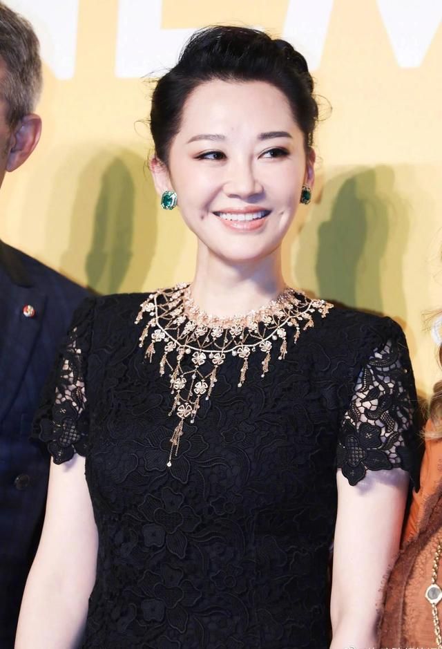 许晴|许晴：两个男人因她离婚，为何前任离世后她不再想要结婚？