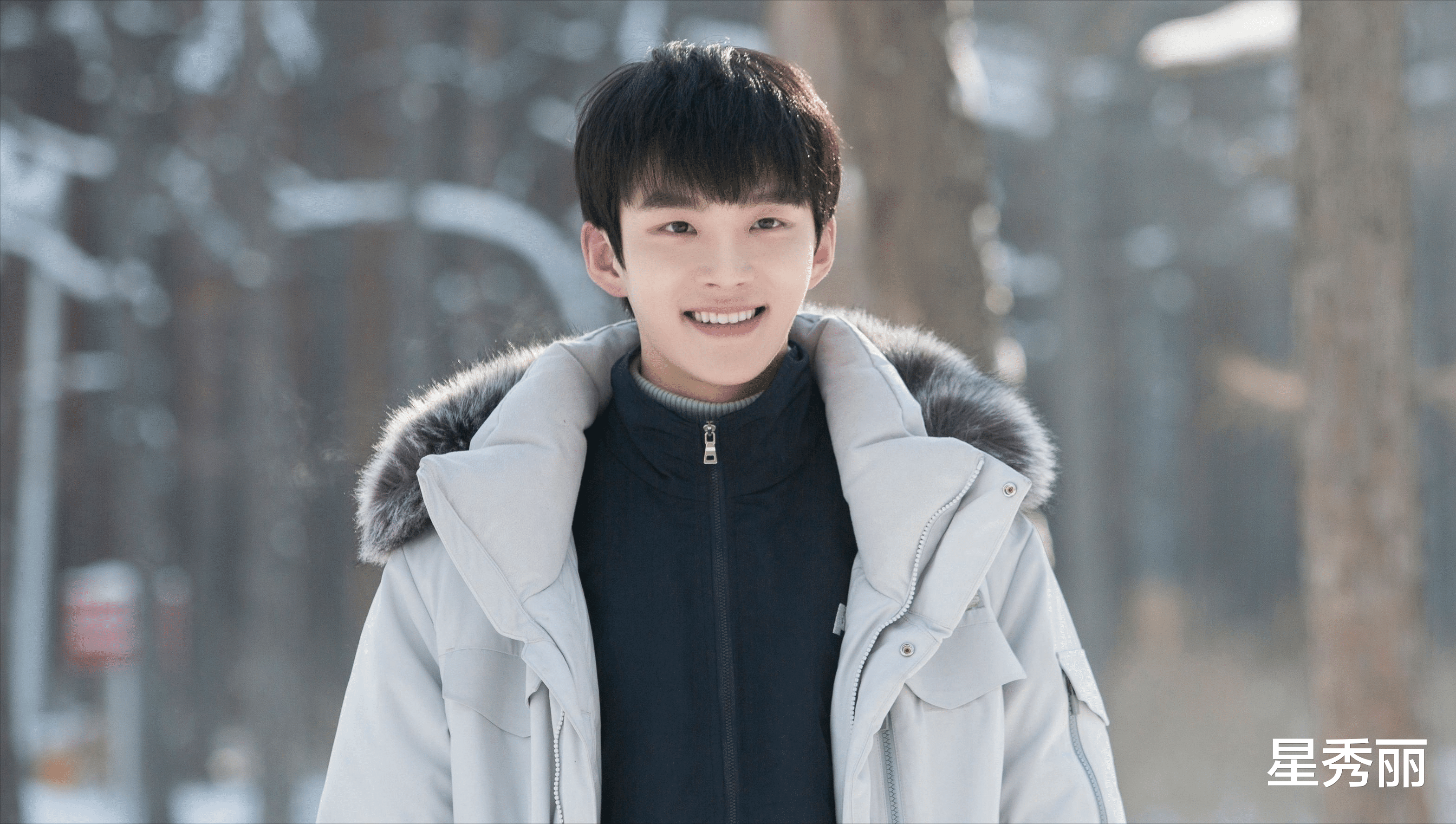 周彦辰|周彦辰恋情曝光，这个爱豆怎么没有被指责偶像失格？